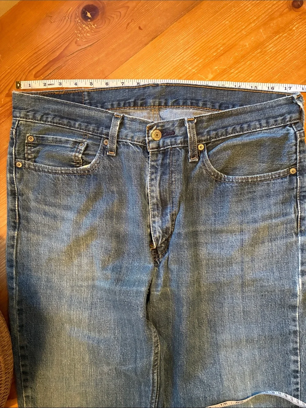 Men’s Levi’s 514 Medium Rinse Blue Jeans - 36 x 32